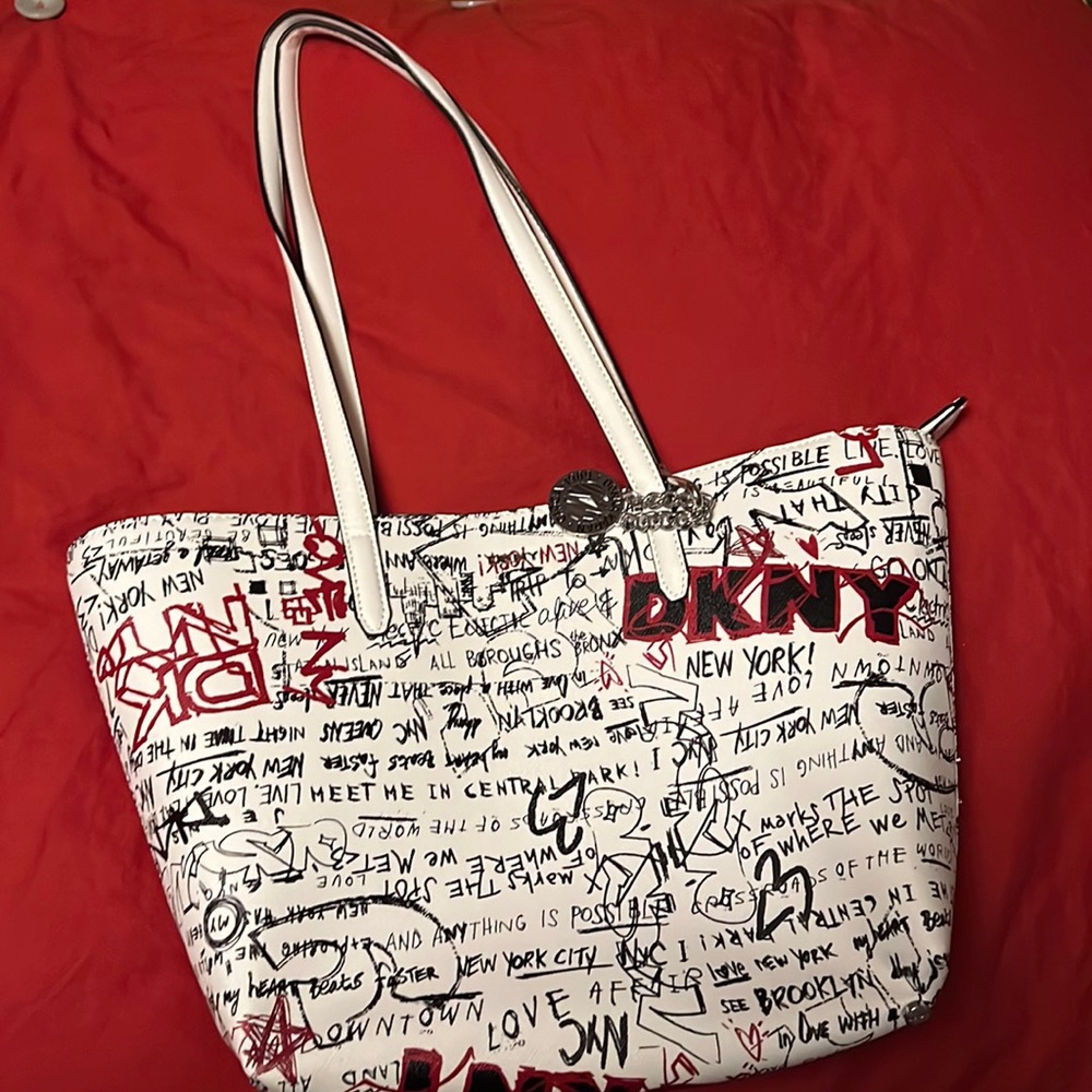 BRAND NEW! DKNY handbag.